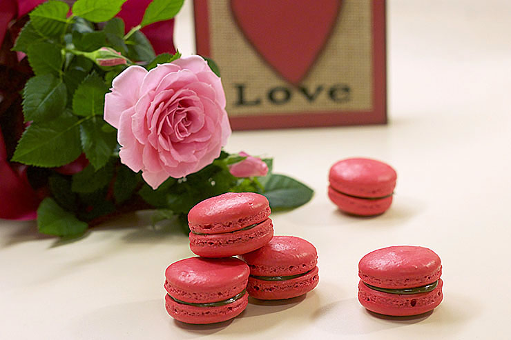 red-macarons