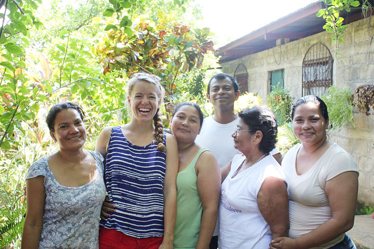 Amanda-with-artisans-in-Nicaragua